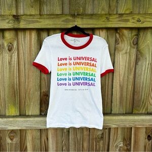 T-shirt Universal Studios Pride Love is Universal Size Extra Small XS